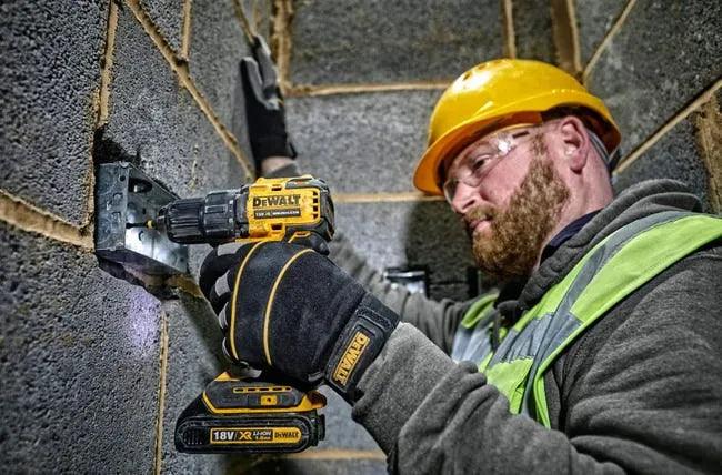 Perceuse visseuse à percussion DeWalt 18V Li-Ion + 2 batteries 4Ah et 2Ah en sac de transport DCD708MDR-QW ✨Comme neuf