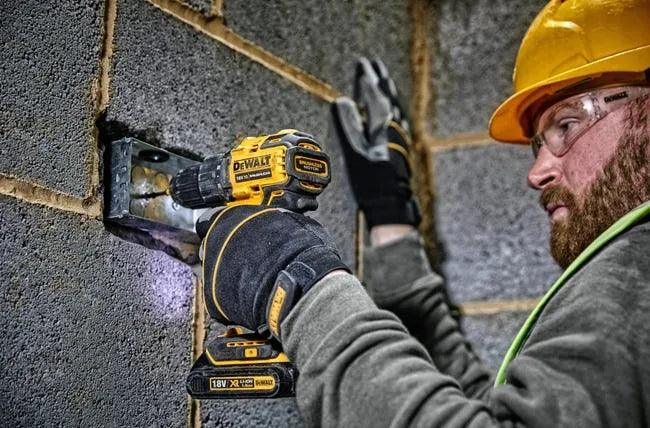 Perceuse visseuse à percussion DeWalt 18V Li-Ion + 2 batteries 4Ah et 2Ah en sac de transport DCD708MDR-QW ✨Comme neuf